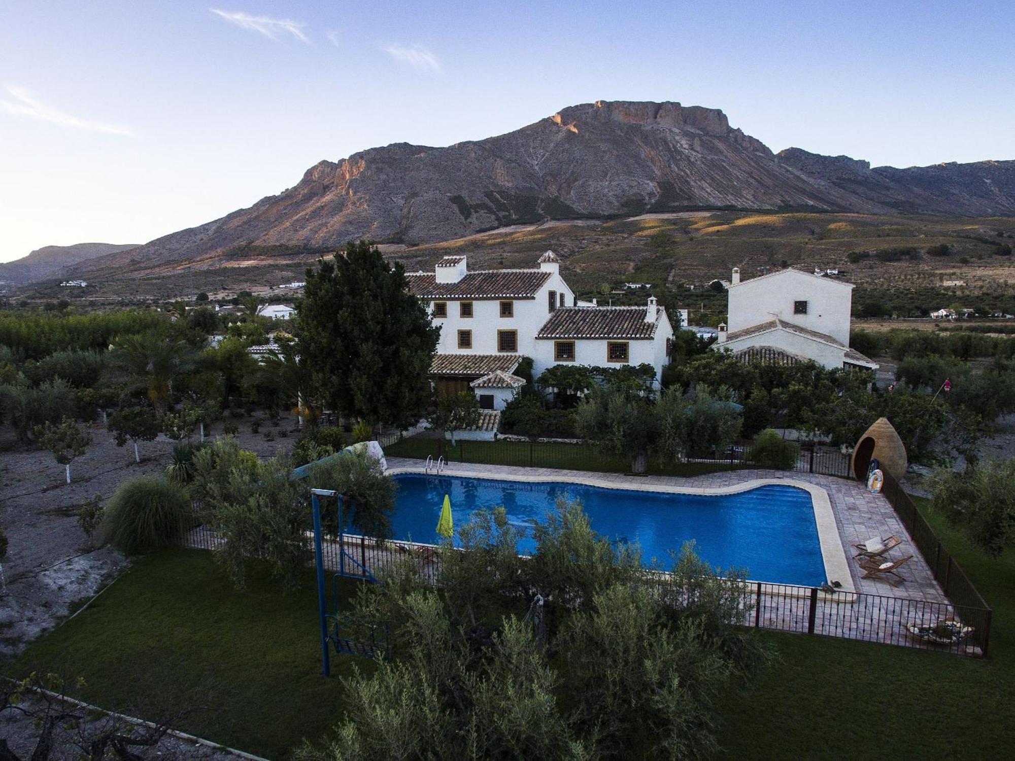 Desconexión entre olivos centenarios Villa Vélez Blanco Exterior foto